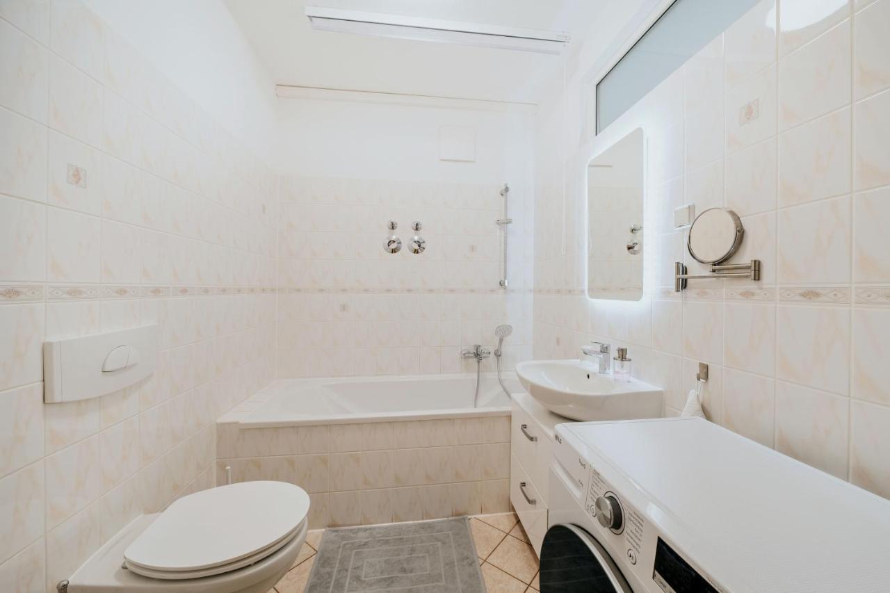 Blissplace 3 Zi Premium Apartment Nahe Getec Arena Mit Kingsize Betten Und Balkon ماغديبورغ المظهر الخارجي الصورة